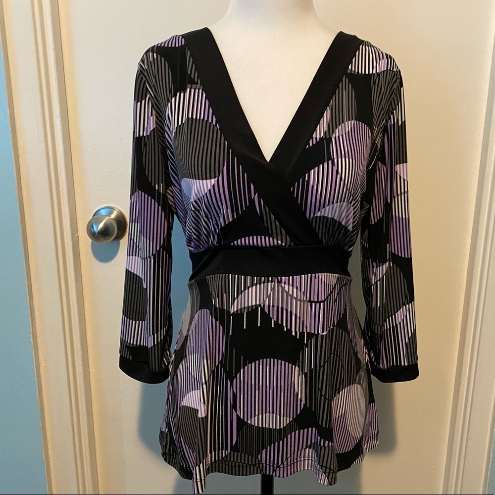 JESSICA V-NECK BLOUSE WITH TIED BACK - Picture 2 of 15